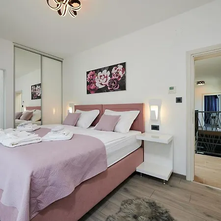 Luxury Cor Mare With Pool Трогир