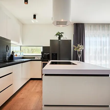 Вилла Luxury Cor Mare With Pool Трогир