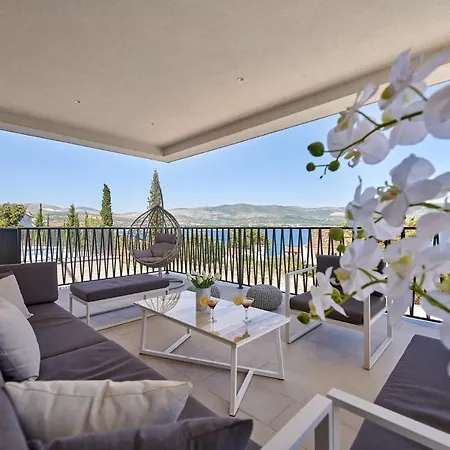 Luxury Cor Mare With Pool Traù