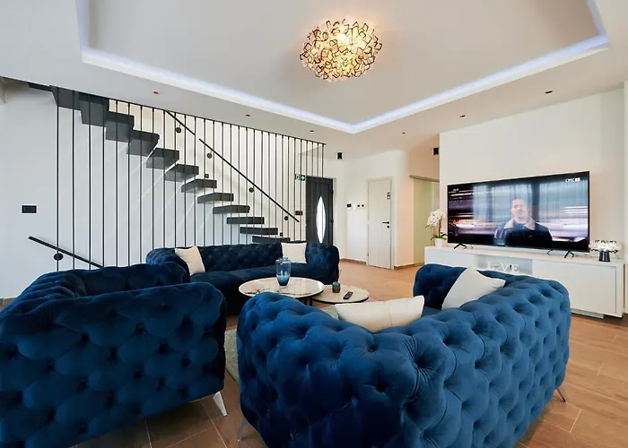 빌라 Luxury Cor Mare With Pool 트로기르