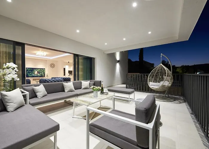 빌라 Luxury Cor Mare With Pool 트로기르