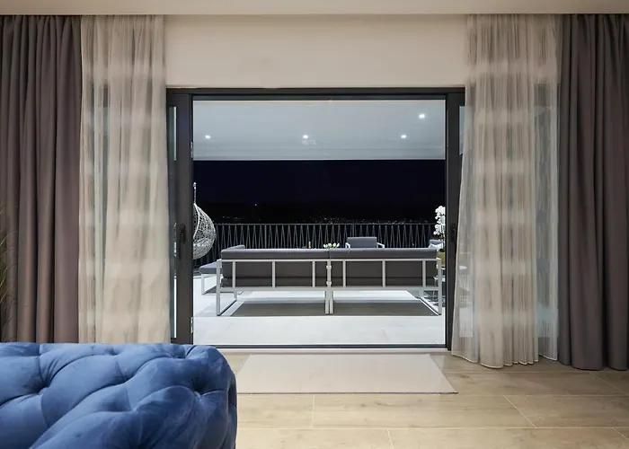 Luxury Cor Mare With Pool 트로기르