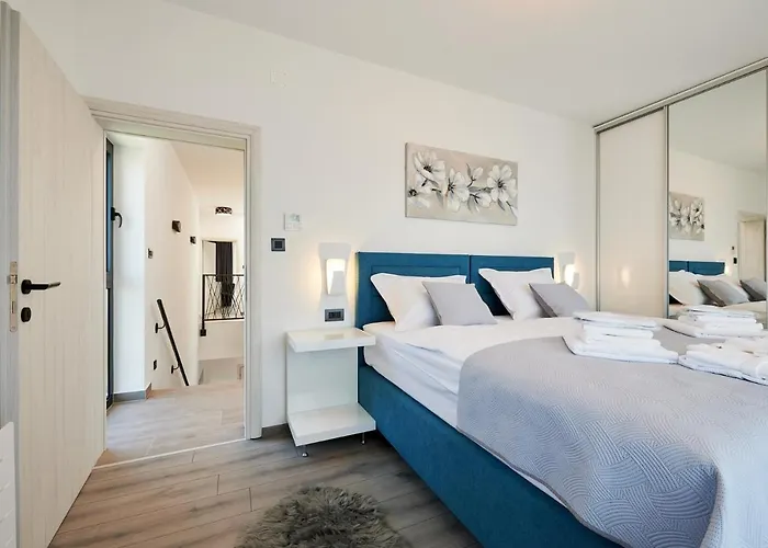 Luxury Cor Mare With Pool 빌라 트로기르