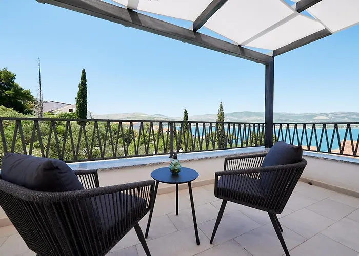Luxury Cor Mare With Pool 빌라 트로기르