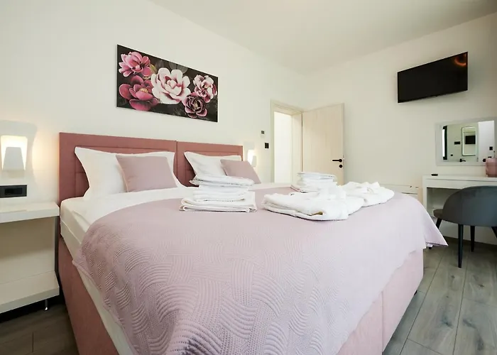 Luxury Cor Mare With Pool 빌라 트로기르