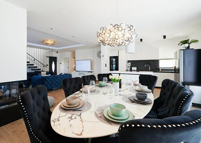 Luxury Cor Mare With Pool 트로기르