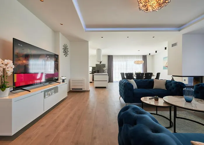 Luxury Cor Mare With Pool 빌라 트로기르