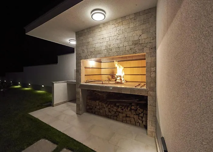 빌라 Luxury Cor Mare With Pool 트로기르