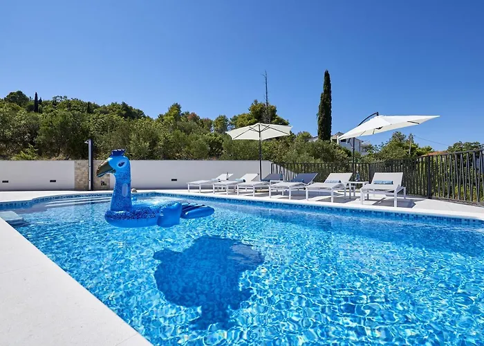 Luxury Cor Mare With Pool * 트로기르