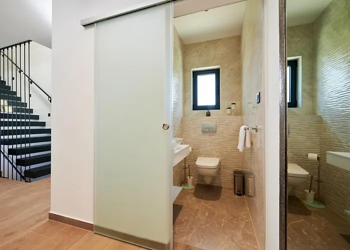 빌라 Luxury Cor Mare With Pool 트로기르