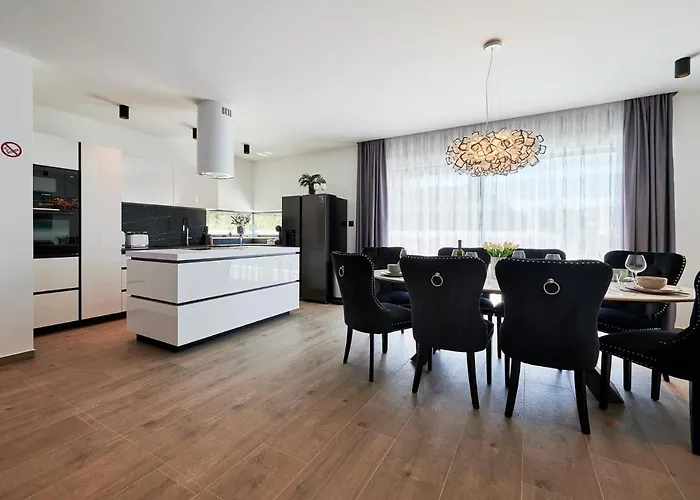 빌라 Luxury Cor Mare With Pool 트로기르