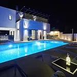 Luxury Cor Mare With Pool Τρογκίρ