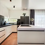 Βίλα Luxury Cor Mare With Pool Τρογκίρ