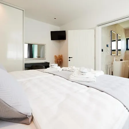 Luxury Cor Mare With Pool Traù
